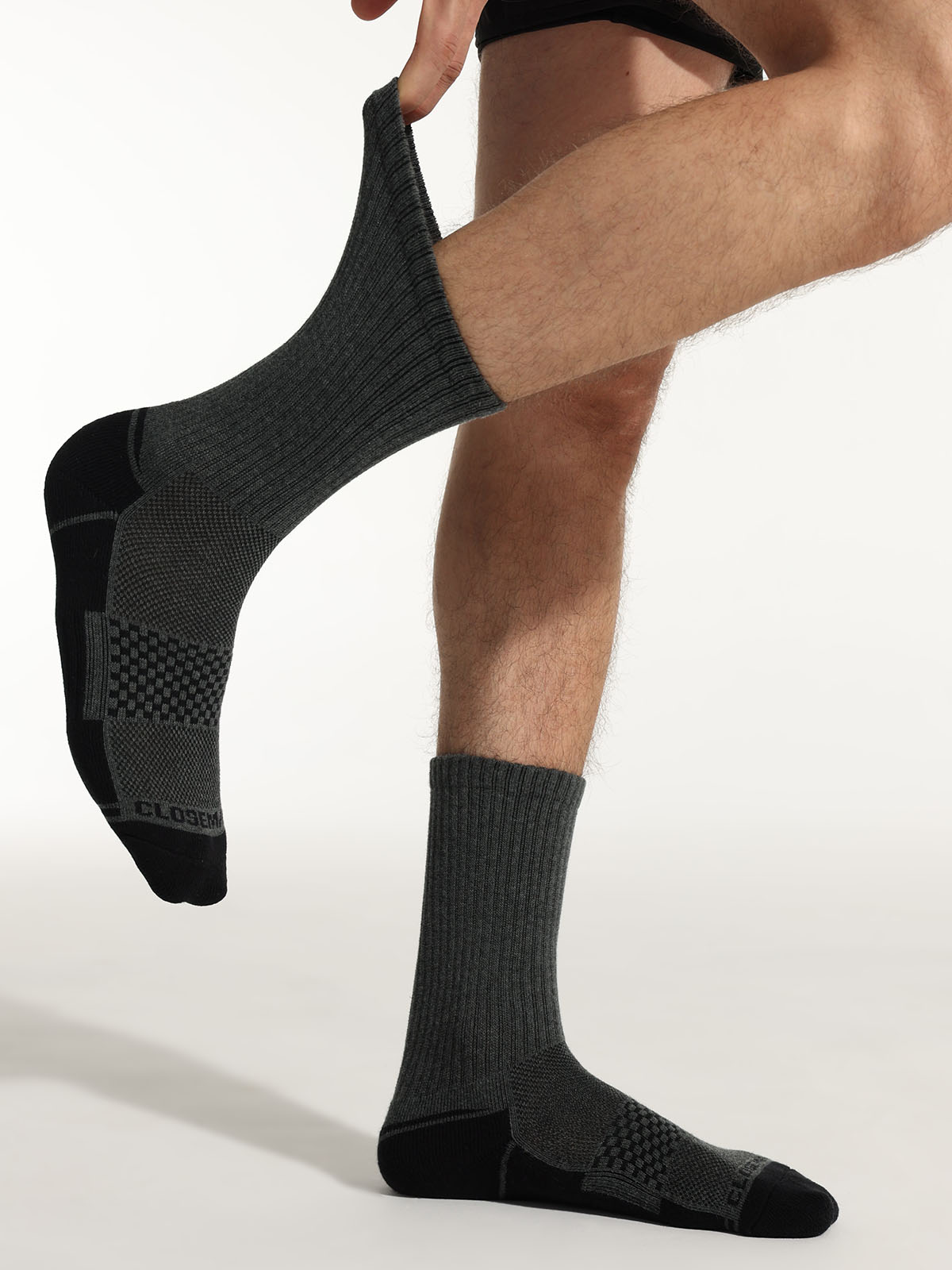 Men's Outdoor Athletic Mid-Calf Socks